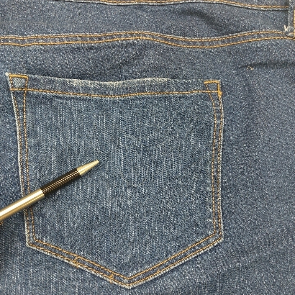 STYLE & CO WOMEN'S DARK WASH DENIM BLUE JEAN CUFFED BERMUDA SHORTS SIZE 24W - Picture 8 of 9